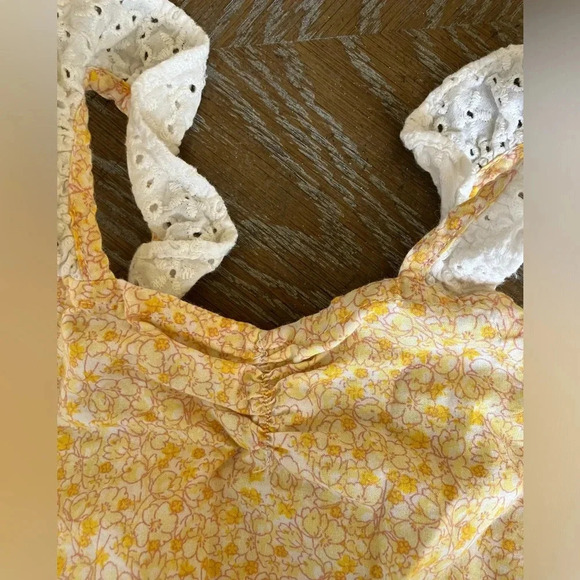 Jillian’s Closet Yellow Floral Print Ruffled Eyelet Lace Bottom Romper (3 Month) - Picture 3 of 5